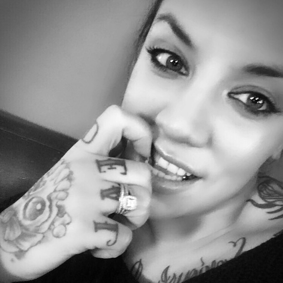 Meet your Posher, Stefanie - Picture 3 of 5